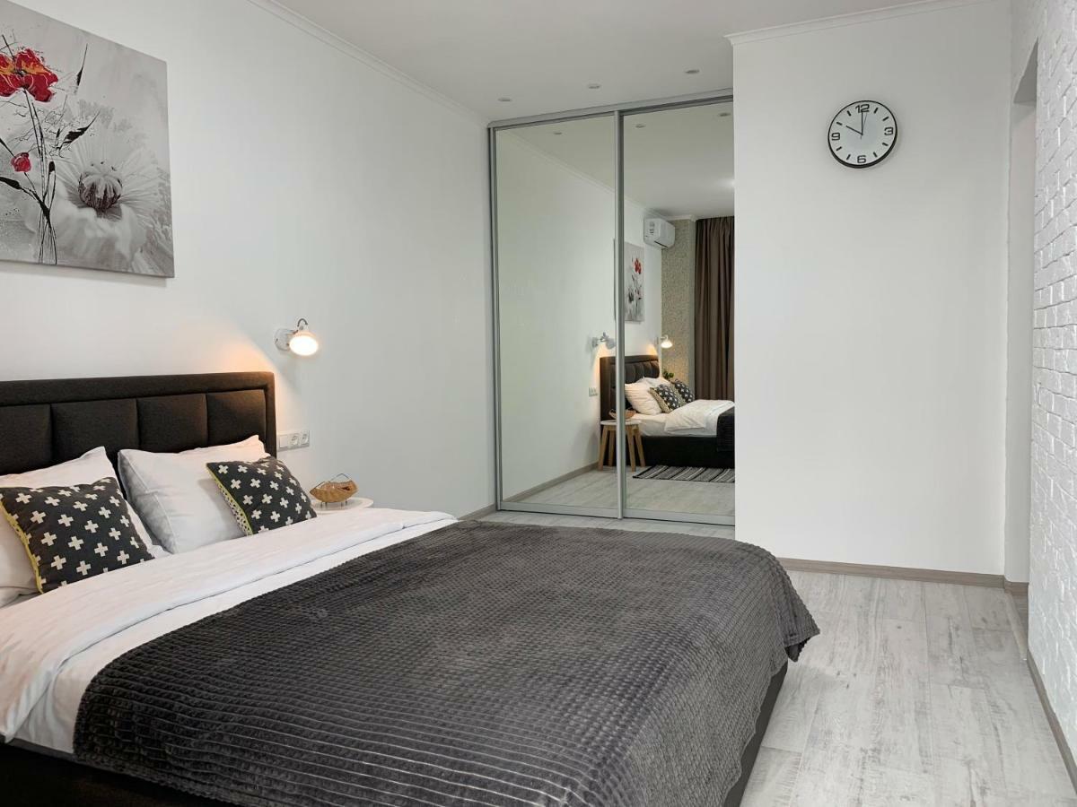 West street LUX Apartments Kiev Buitenkant foto
