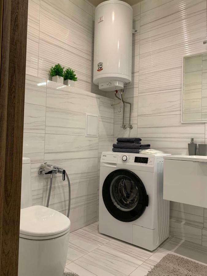 West street LUX Apartments Kiev Buitenkant foto